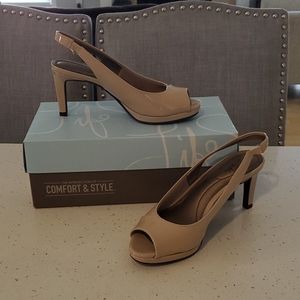 Lifestride nude sandals